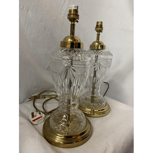 37 - A PAIR OF CUT GLASS TABLE LAMPS WITH BRASS EMBELLISHMENT H: 40CM