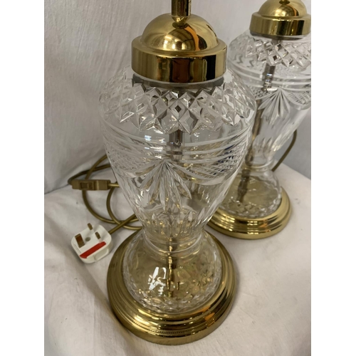 37 - A PAIR OF CUT GLASS TABLE LAMPS WITH BRASS EMBELLISHMENT H: 40CM