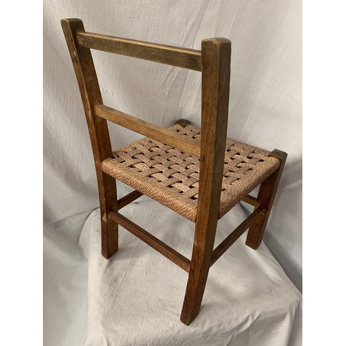 45 - A CHILD'S RUSH SEATED WOODEN CHAIR