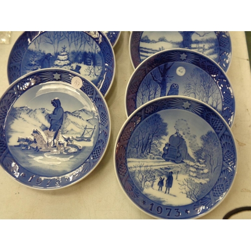 257 - A COLLECTION OF ELEVEN ROYAL COPENHAGEN BLUE CHINA PLATES TO INCLUDE ONE OTHER EXAMPLE