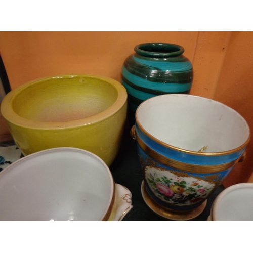 282 - SEVEN VARIOUS PLANTERS AND BOWLS TO ALSO INCLUDE A DECORATIVE TURQUOISE VASE