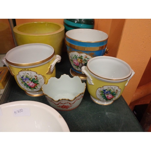 282 - SEVEN VARIOUS PLANTERS AND BOWLS TO ALSO INCLUDE A DECORATIVE TURQUOISE VASE