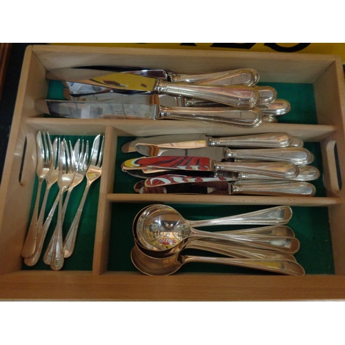 287 - AN EIGHT PLACE FLATWARE SETTING BY WALKER AND HALL, SHEFFIELD TO INCLUDE A MOTHER OF PEARL HANDLE SP... 