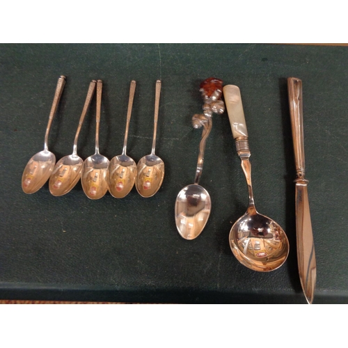 287 - AN EIGHT PLACE FLATWARE SETTING BY WALKER AND HALL, SHEFFIELD TO INCLUDE A MOTHER OF PEARL HANDLE SP... 