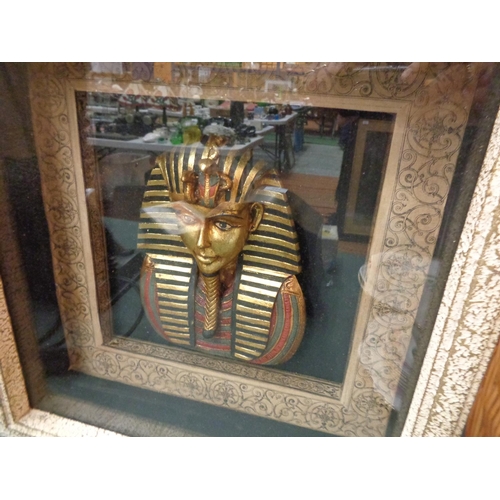 291 - A GLASS DISPLAY BOX PRESENTING A BUST OF TUTANKHAMUN 41CM X 41CM