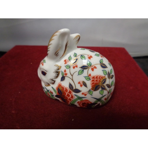 767 - A ROYAL CROWN DERBY 'MEADOW RABBIT' SIGNED IN GOLD H: 8CM