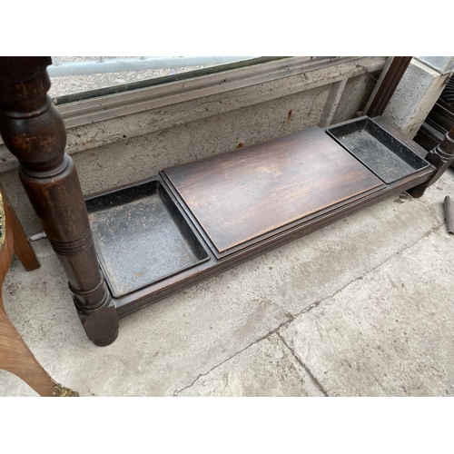 2005 - A VICTORIAN OAK MIRRORED HALL STAND WITH TURNED UPRIGHTS, CARVED CENTRE PANEL AND TWO METALWARE DRIP... 