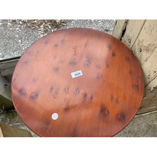 2025 - A MODERN YEW WOOD CIRCULAR WINE TABLE ON TURNED COLUMN WITH TRIPOD BASE, 18