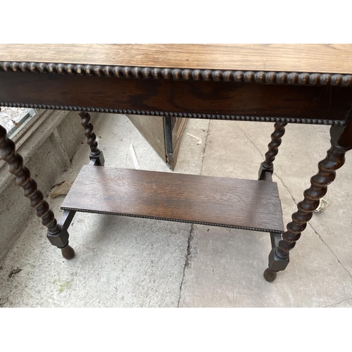 2029 - AN EARLY 20TH CENTURY OAK CENTRE TABLE ON BARLEYTWIST LEGS, 30.5X18.5