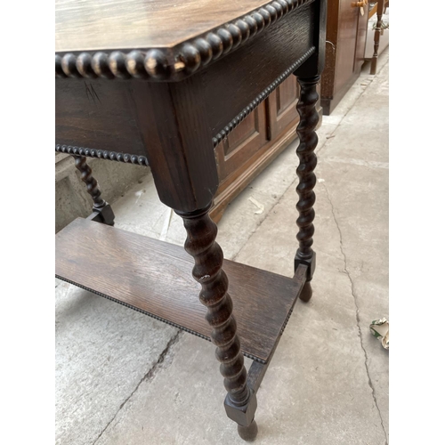 2029 - AN EARLY 20TH CENTURY OAK CENTRE TABLE ON BARLEYTWIST LEGS, 30.5X18.5