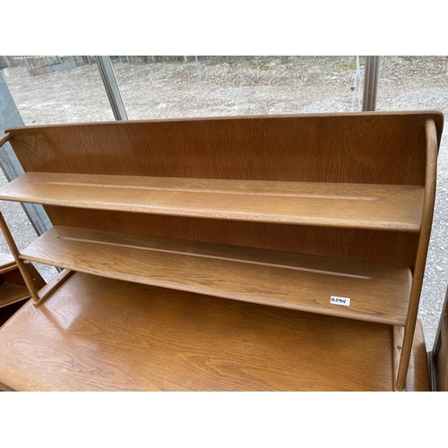 2048 - A RETRO ERCOL STYLE SIDEBOARD WITH SINGLE AND BI-FOLD DOORS AND THREE DRAWERS TO THE BASE AND A PLAT... 