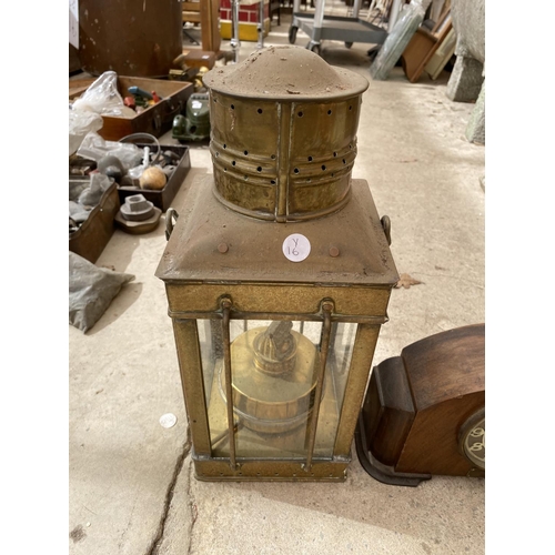 1240A - AN ASSORTMENT OF ITEMS TO INCLUDE A VINTAGE OIL LANTERN, A DECORATIVE LIGHT FITTING AND A CLOCK