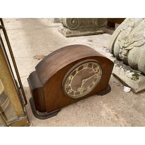 1240A - AN ASSORTMENT OF ITEMS TO INCLUDE A VINTAGE OIL LANTERN, A DECORATIVE LIGHT FITTING AND A CLOCK