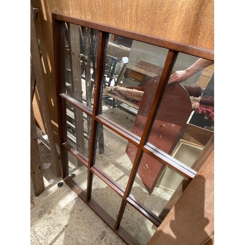 1248 - AN ASSORTMENT OF MIRRORS TO INCLUDE AN UNFRAMED BEVELED EDGE MIRROR AND FURTHER WOODEN FRAMED MIRROR... 