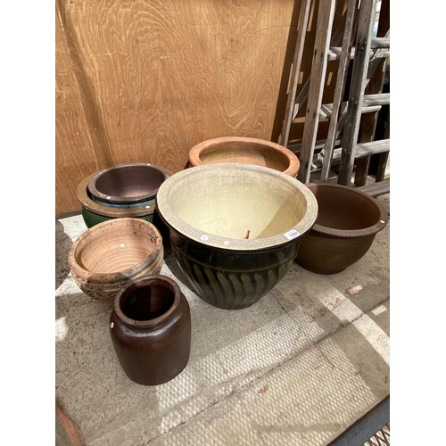 1250A - A COLLECTION OF TERRACOTTA AND CERAMIC PLANTERS OF VARIOUS SIZES