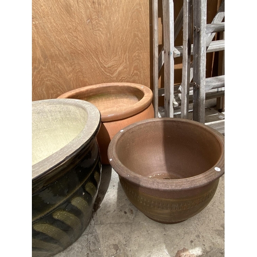 1250A - A COLLECTION OF TERRACOTTA AND CERAMIC PLANTERS OF VARIOUS SIZES