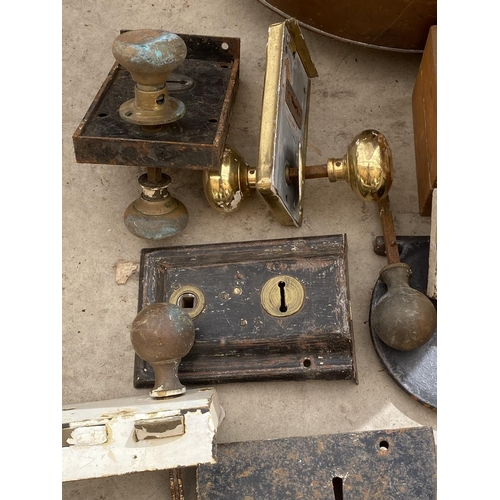 1270 - AN ASSORTMENT OF ITEMS TO INCLUDE A COPPER BIN, DOOR FITTINGS AND A VICE ETC