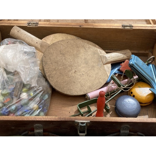 1271 - AN ASSORTMENT OF ITEMS TO INCLUDE A MODEL CAR, MARBLES AND A TREEN BOX ETC