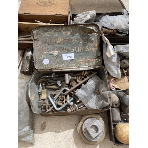 1272 - AN ASSORTMENT OF VINTAGE TINS TO INCLUDE DRILL BITS, A BRACE DRILL AND HARDWARE ITEMS