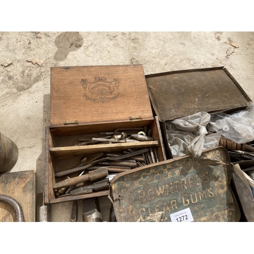 1272 - AN ASSORTMENT OF VINTAGE TINS TO INCLUDE DRILL BITS, A BRACE DRILL AND HARDWARE ITEMS