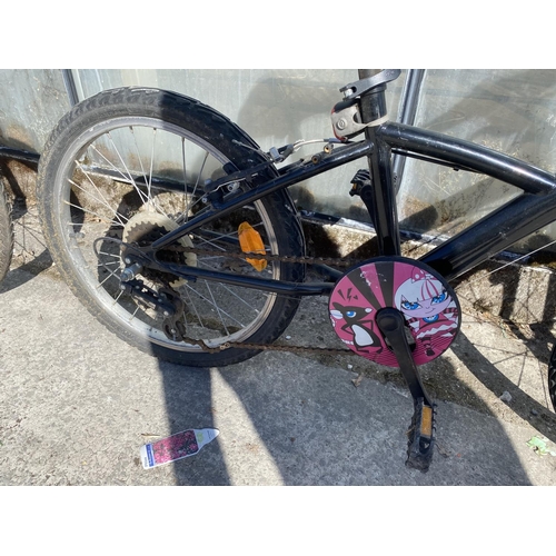 1319 - A GIRLS MISTI BIKE WITH 5 SPEED GEAR SYSTEM