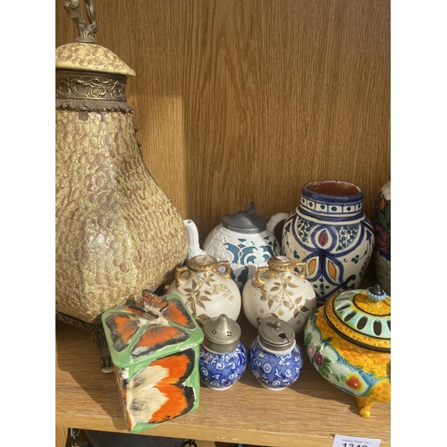 1346 - AN ASSORTMENT OF CERAMIC ITEMS TO INCLUDE VASES, A LIDDED URN ON BRASS SUPPORT ETC