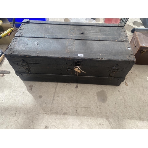 1384 - A LARGE VINTAGE TRUNK WITH WOOD BINDING