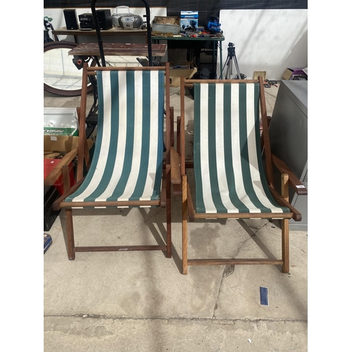 1400 - A PAIR OF WOODEN FRAMED DECK CHAIRS