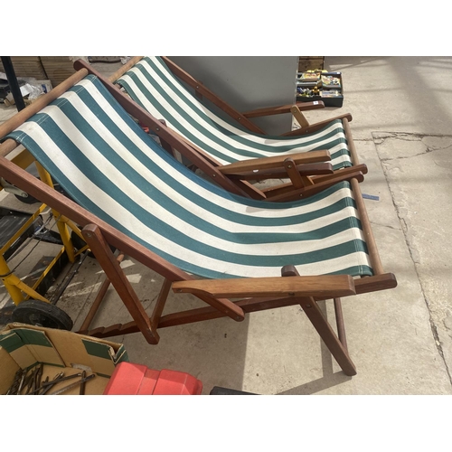 1400 - A PAIR OF WOODEN FRAMED DECK CHAIRS