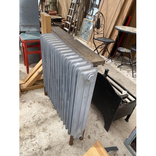 1462 - A VINTAGE FREE STANDING RADIATOR