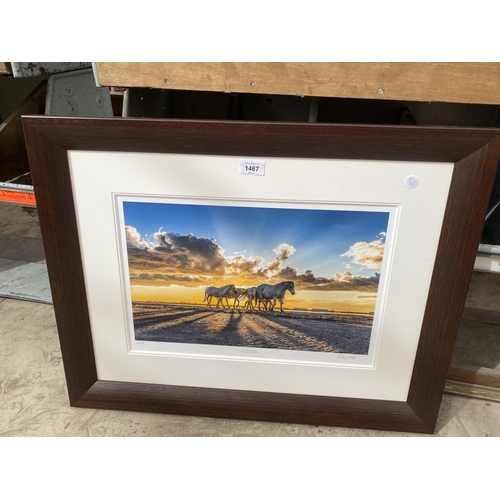 1467 - A FRAMED LIMITED EDITION PRINT 'GOLDEN JOURNEY' SIGNED LESLAY WOOD 4/100