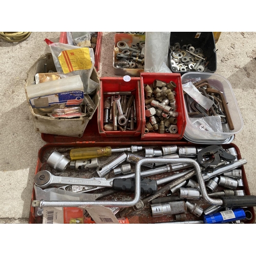 1484 - AN ASSORTMENT OF HARDWARE ITEMS TO INCLUDE SOCKET SET, COPPER PIPE FITTINGS AND BOLTS ETC