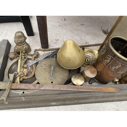 1492 - AN ASSORTMENT OF FIRE ITEMS TO INCLUDE BRASS AND COPPER ITEMS