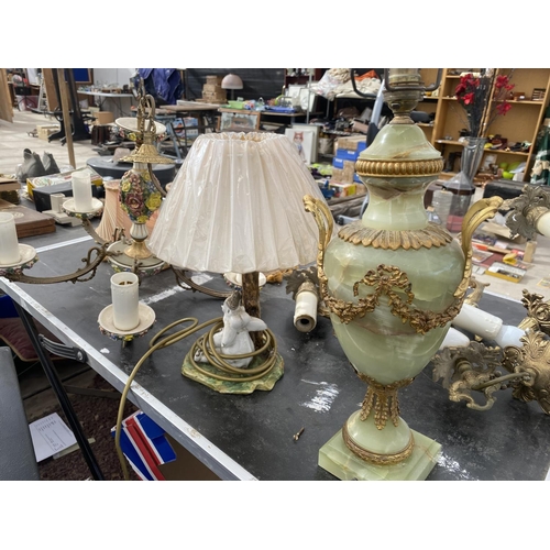 1567 - AN ASSORTMENT OF DECORATIVE LIGHT FITTINGS AND LAMPS