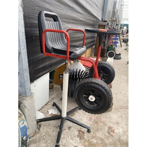 1576 - A CHILDRENS HIGH CHAIR/HAIRDRESSING CHAIR IN THE FORM OF A RACING CAR