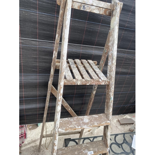 1584 - A VINTAGE 5 RUNG WOODEN STEP LADDER