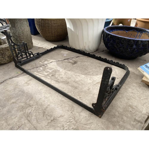 1622 - A CAST IRON SHELVING FRAME