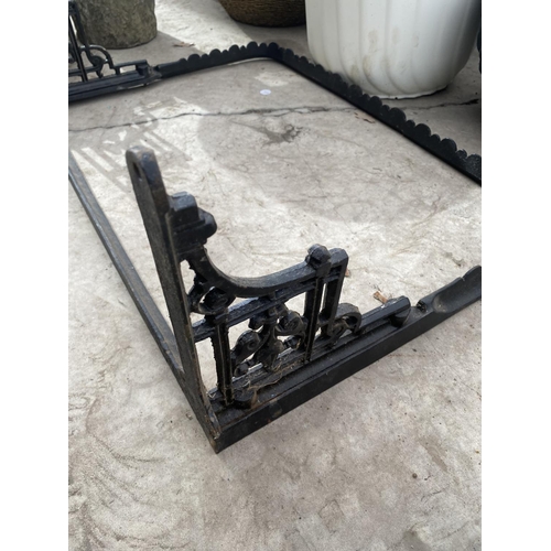 1622 - A CAST IRON SHELVING FRAME