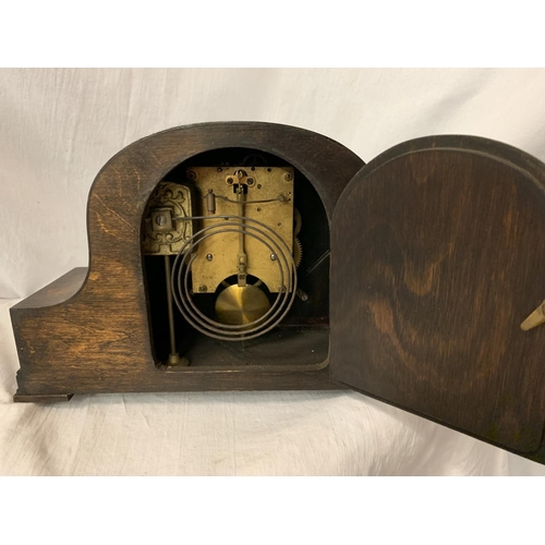 102 - A NAPOLEON'S HAT MAHOGANY MANTEL CLOCK WITH OCTAGONAL FACE AND DECORATIVE EDGING