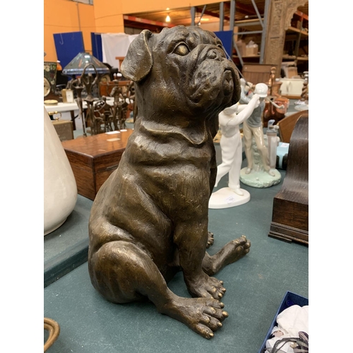 105 - A LARGE BRONZE SCULPTURE OF A PUG SEATED - H:35CM