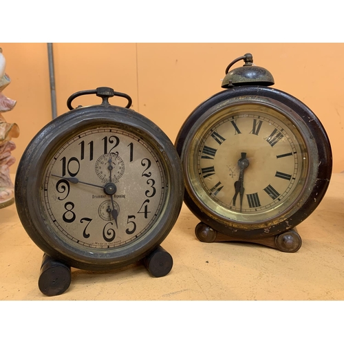 130 - TWO VINTAGE MAHOGANY FLUTED DRUM CASE ALARM CLOCKS, ONE LARGE ONE SMALLER