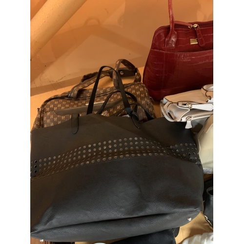 135 - A COLLECTION OF DESIGNER HANDBAGS TO INCLUDE   PRADA, OSPREY, RALPH LAUREN ETC