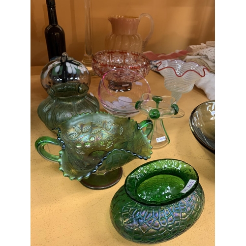 136 - AN ASSORTMENT OF DECORATIVE GLASSWARE TO INCLUDE VASES AND DISHES