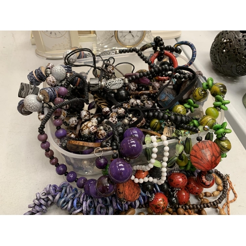 153 - AN ASSORTMENT OF COSTUME JEWELRY