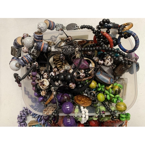 153 - AN ASSORTMENT OF COSTUME JEWELRY