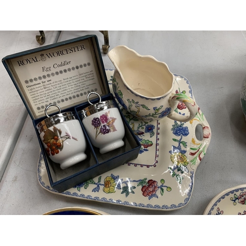 160 - AN ASSORTMENT OF CERAMICS TO INCLUDE PLATES CUPS AND SAUCERS AND VASES PLUS A BOXED PAIR OF ROYAL WO... 