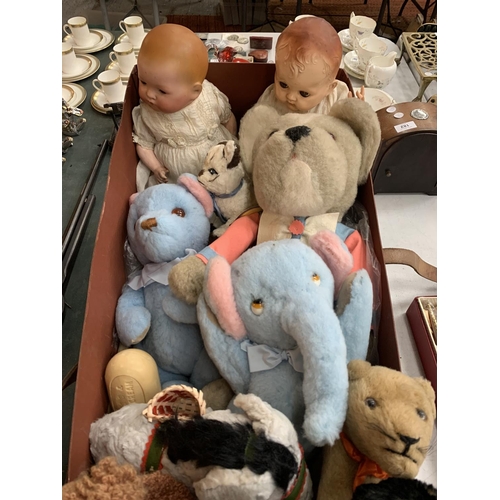 162 - AN ASSORTMENT OF VARIOUS VINTAGE TOYS, INCLUDING TWO DOLLS AND OTHER SOFT EXAMPLES