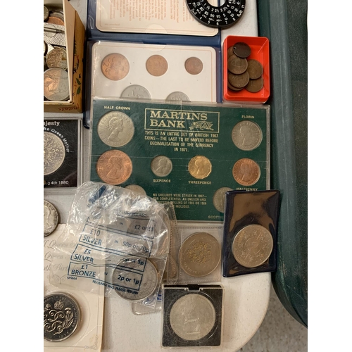 181 - AN ASSORTMENT OF COMMEMORATIVE COINS TO INCLUDE SIXPENCES, FIVE PENCE PIECES ETC