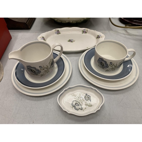 198 - A WEDGWOOD 'SUSIE COOPER DESIGN' TEA SET TO INCLUDE FIVE TRIOS, A CREAMER, TRINKET DISH ETC