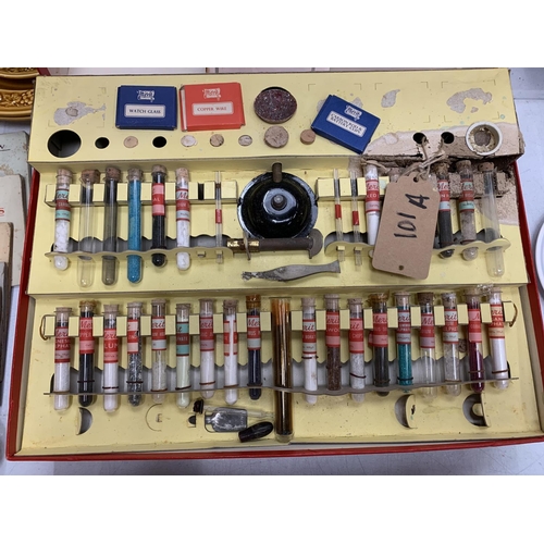 199 - A VINTAGE CHILDRENS CHEMISTRY SET AND A LARGE QUANTITY OF VINTAGE WOODEN PICTURE BLOCKS